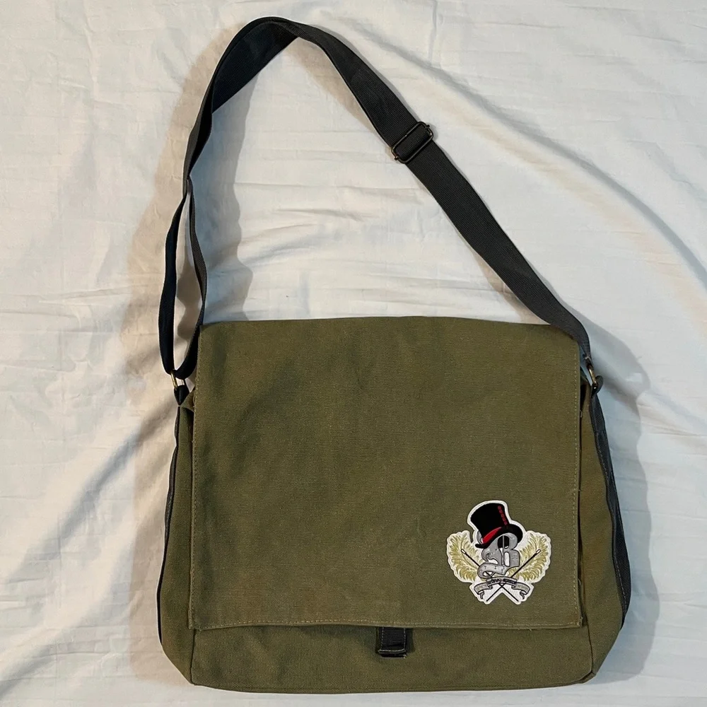 Britney Spears Green Messenger Bag from VIP 2008‎ Circus Tour